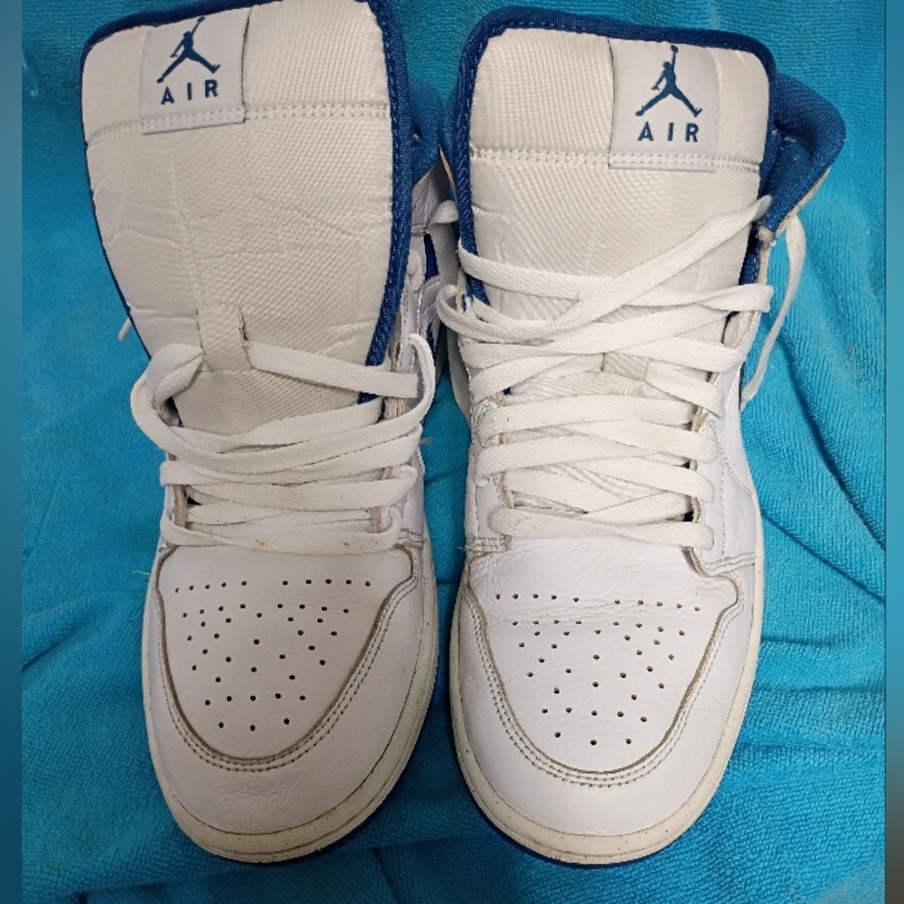 Air Jordan 1Mid SE Nike White and Blue High-Top Sneakers
